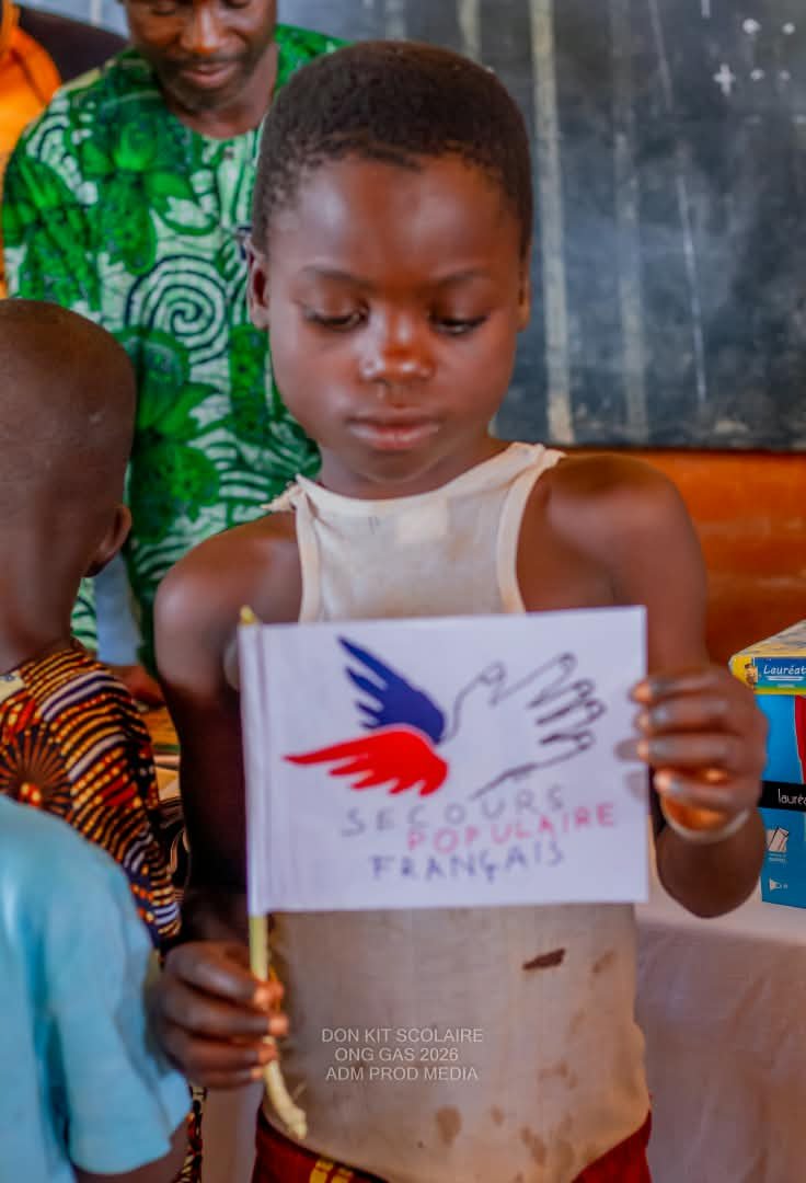 Distribution des kits scolaires — Glo Alladacomè